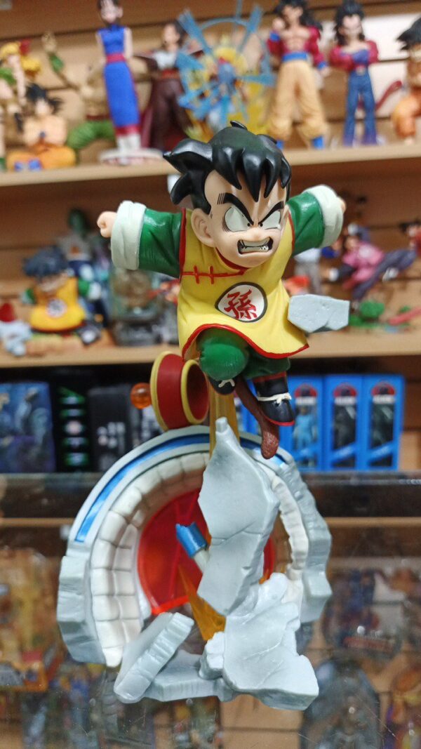 Gohan saltando de la nave 150
Dragón Ball 
Tamaño:21cm