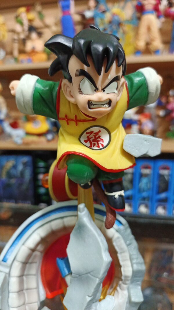 Gohan saltando de la nave 150
Dragón Ball 
Tamaño:21cm