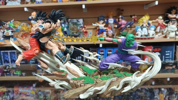 Picolo Goku VS RADITZ 
Dragón Ball 243 12.5
Tamaño 19 cm de alto
33cm de ancho