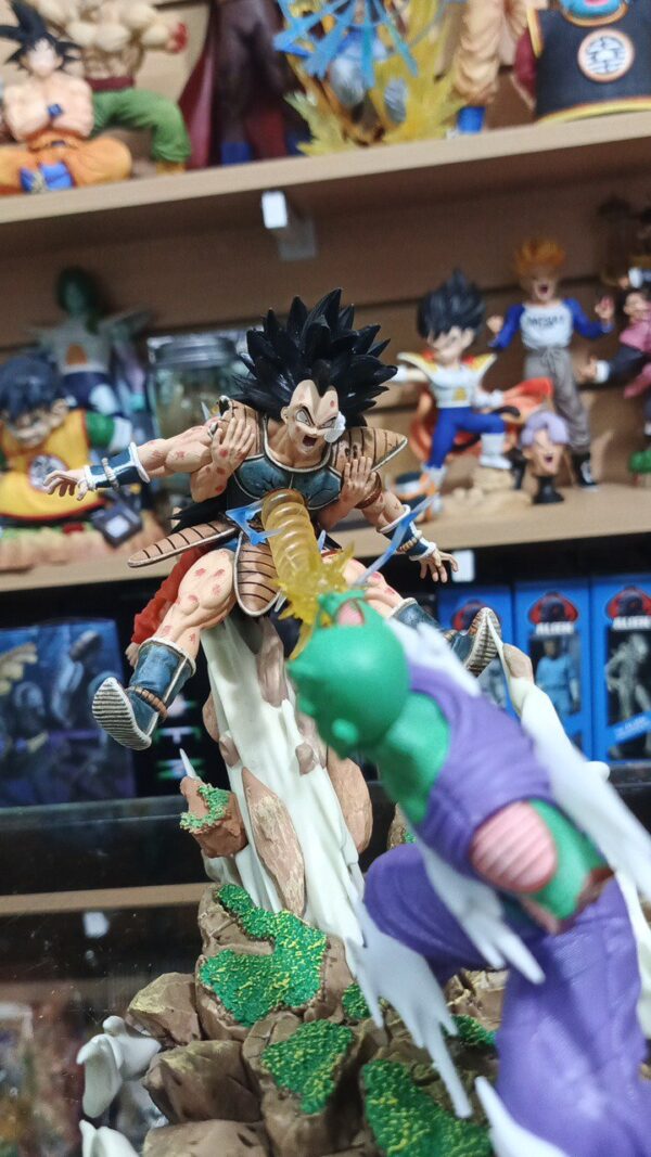 Picolo Goku VS RADITZ 
Dragón Ball 243 12.5
Tamaño 19 cm de alto
33cm de ancho