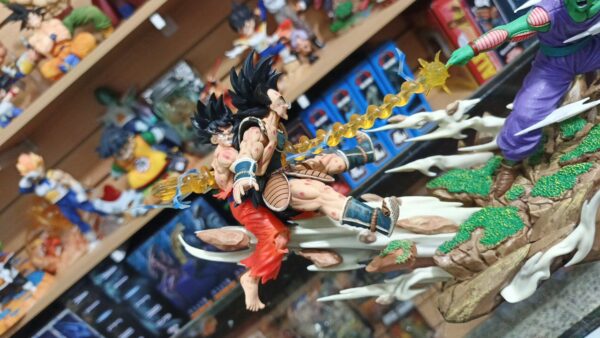 Picolo Goku VS RADITZ 
Dragón Ball 243 12.5
Tamaño 19 cm de alto
33cm de ancho