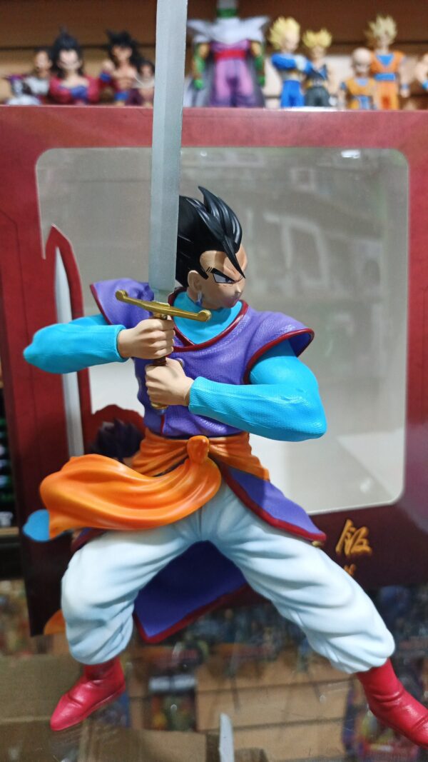 Gohan con la espada Z 236
dragón Ball Z 
tamaño:22cm