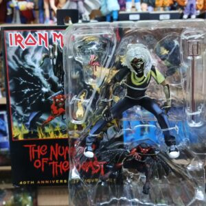 Iron Maiden
The Number Of The Beast
Tamaño: 14cm Maiden y el diablo 7cm