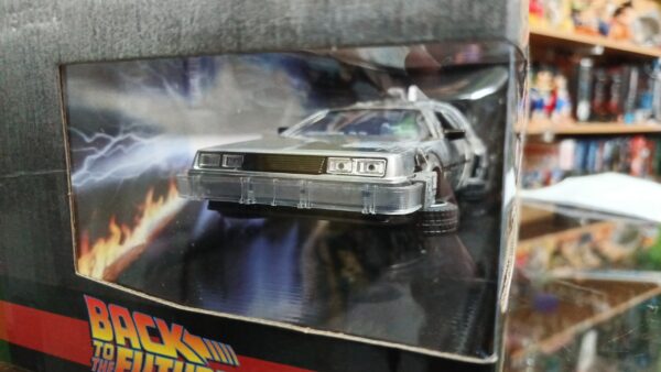 auto volviendo al futuro delorean 
Black to The future 2
jada