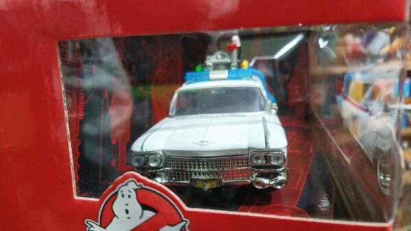 auto ecto-1 cazafantasma 
jada