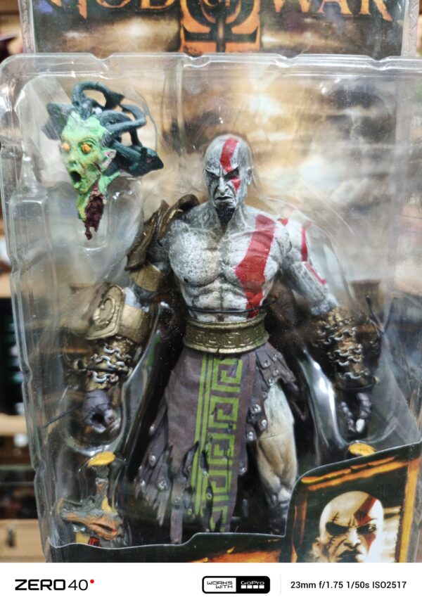 Kratos con la Cabeza de medusa 195
God Of War