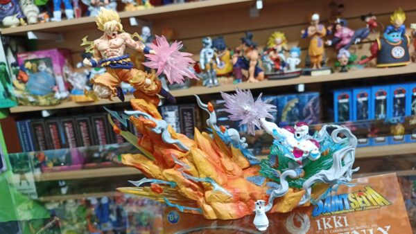 Goku y Picolo VS radic 276
Tamaño:20cm de alto y ancho 33cm