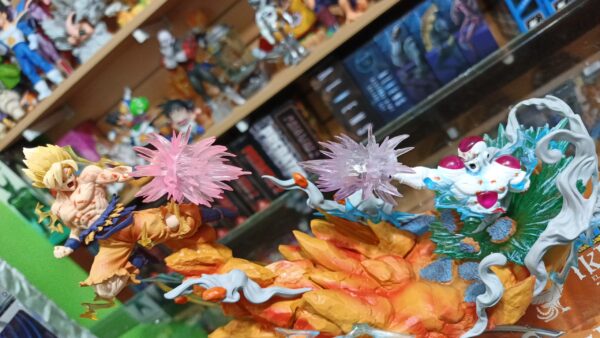 Goku y Picolo VS radic 276
Tamaño:20cm de alto y ancho 33cm