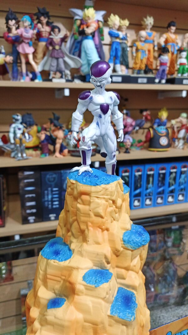 Goku VS Freezer 251
Tamaño:31cm