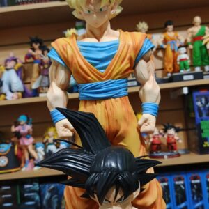 Goku Super Saiyan cabeza intercambiables 
Dragón Ball Z 
tamaño:49cm
