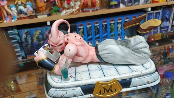 Majin Boo acostado ? 301
Tamaño:23 de ancho 13 de alto