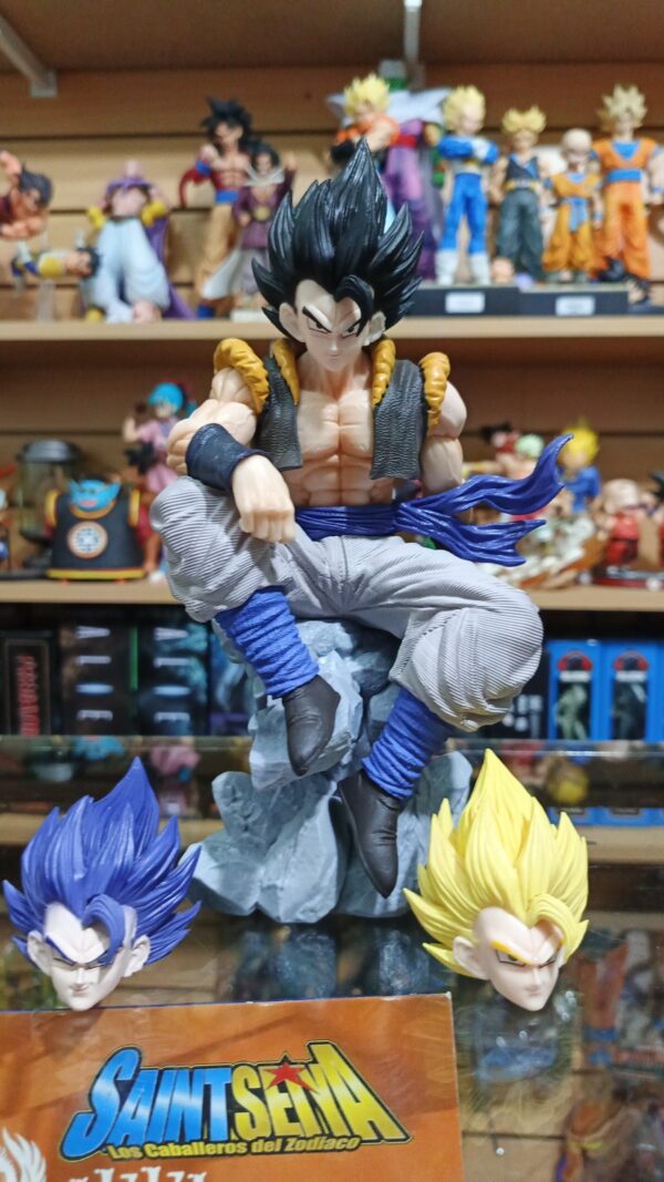 Vigito cabeza intercambiables 163
fusion Goku y vegeta
Tamaño:23cm
Precio:35mil