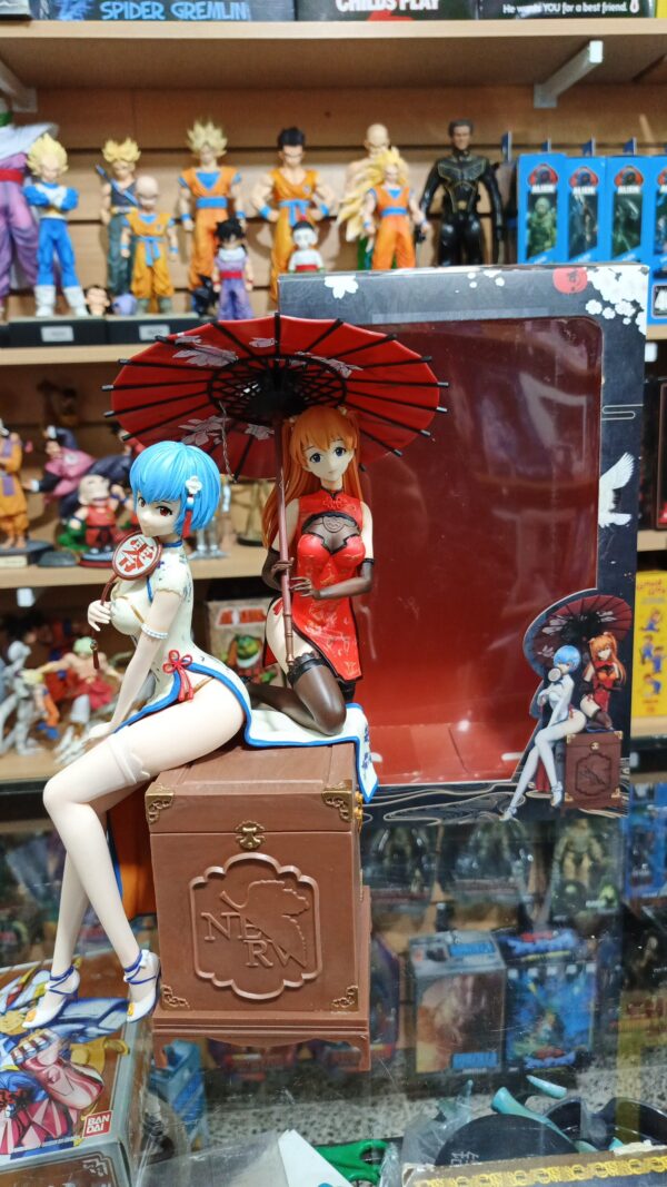 Evangelion 
Azuka & Rei
Tamaño:27cm con el ☂️ un poco más