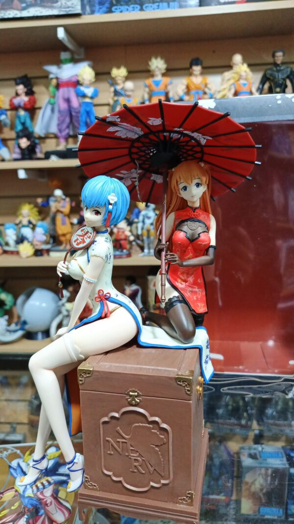 Evangelion 
Azuka & Rei
Tamaño:27cm con el ☂️ un poco más