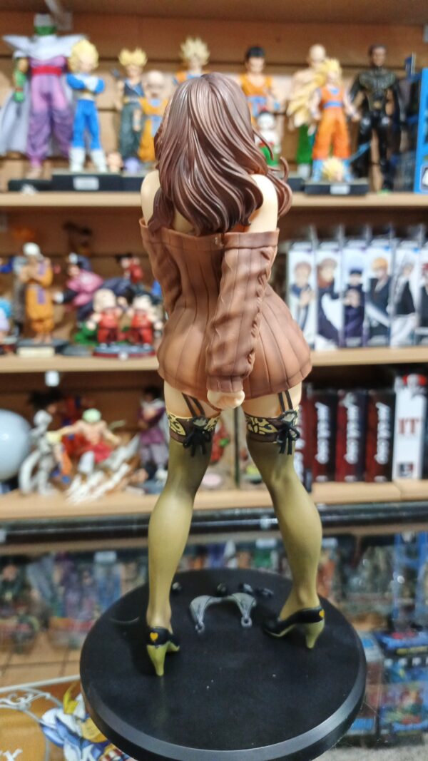 H 200
Tamaño:29cm
Se le puede sacar la ropa