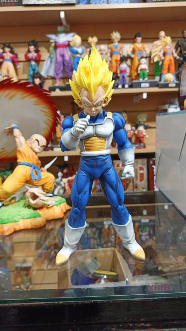 vegeta 
Dragón Ball Z 
tamaño:30cm