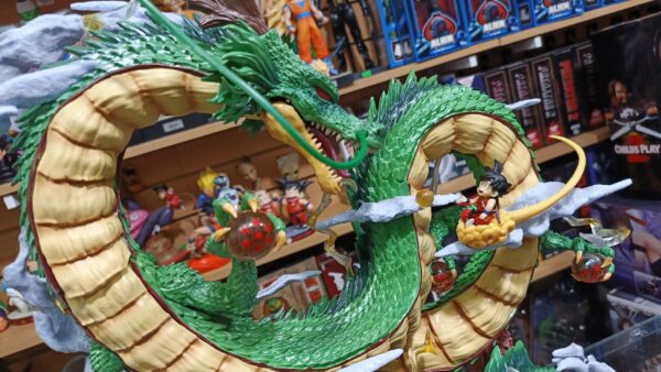 Shen Long y Goku 1067/14
Dragón Ball 
Tamaño:50cm de alto ancho 49cm