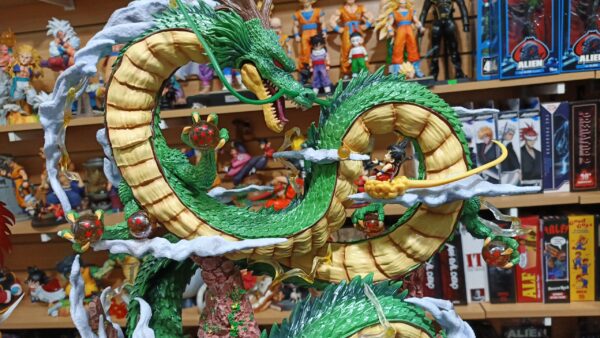 Shen Long y Goku 1067/14
Dragón Ball 
Tamaño:50cm de alto ancho 49cm