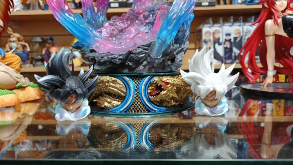 Goku ultra instinto
Dragón Ball Super 676
Tamaño:52cm