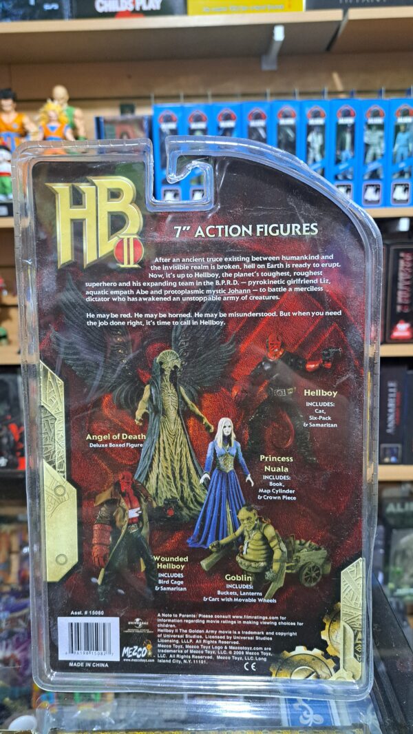 hellboy herido con la lanza del príncipe Nuada
200/14