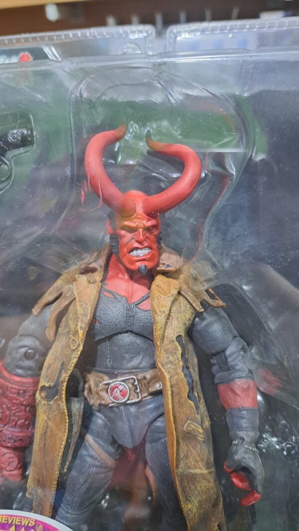 hellboy con cuernos
193/14