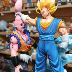 Vegito VS Boo 680/12.5
Dragón Ball Z 
Tamaño:32cm
Viene con cabeza intercambiables