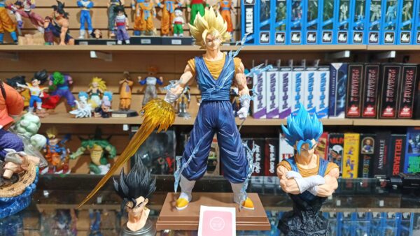 Vegito cabeza intercambiables y torso 385/12.5
Dragón Ball Z
Tamaño:32cm