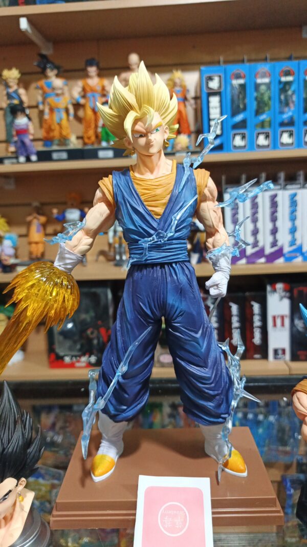 Vegito cabeza intercambiables y torso 385/12.5
Dragón Ball Z
Tamaño:32cm