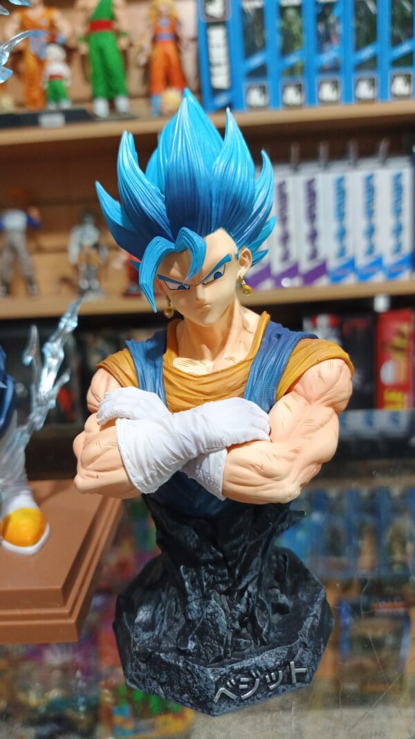 Vegito cabeza intercambiables y torso 385/12.5
Dragón Ball Z
Tamaño:32cm