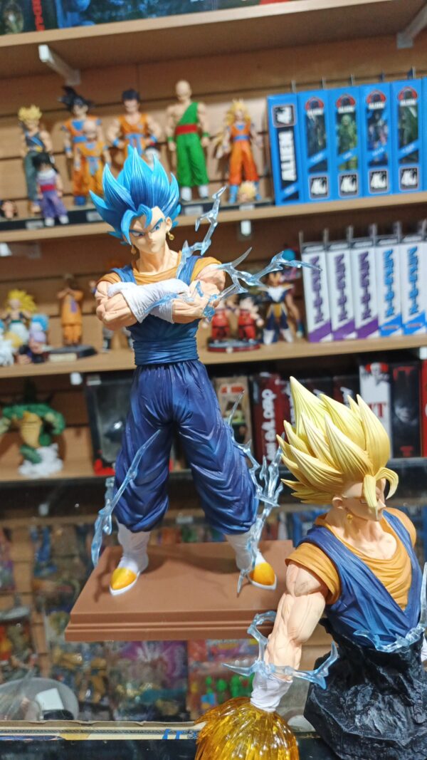 Vegito cabeza intercambiables y torso 385/12.5
Dragón Ball Z
Tamaño:32cm