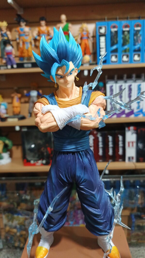 Vegito cabeza intercambiables y torso 385/12.5
Dragón Ball Z
Tamaño:32cm