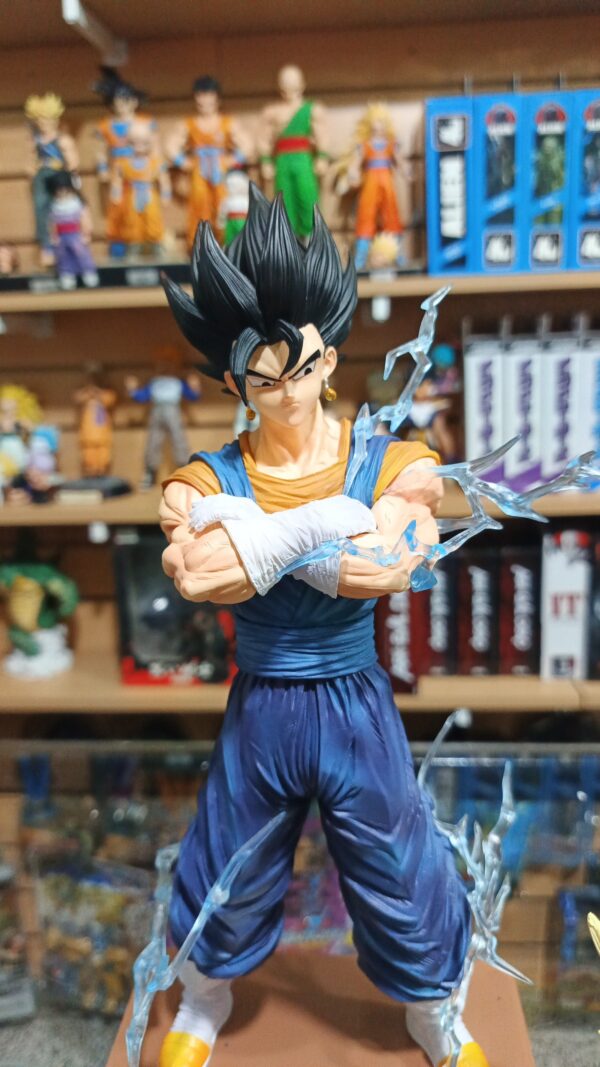 Vegito cabeza intercambiables y torso 385/12.5
Dragón Ball Z
Tamaño:32cm
