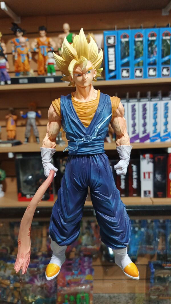 Vegito cabeza intercambiables y torso 385/12.5
Dragón Ball Z
Tamaño:32cm