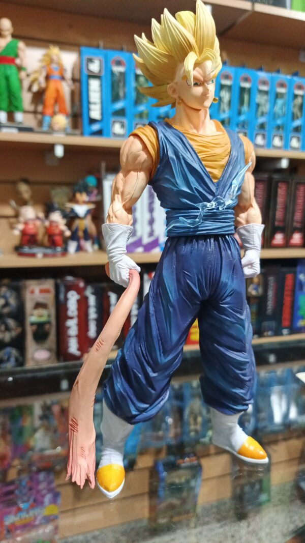 Vegito cabeza intercambiables y torso 385/12.5
Dragón Ball Z
Tamaño:32cm