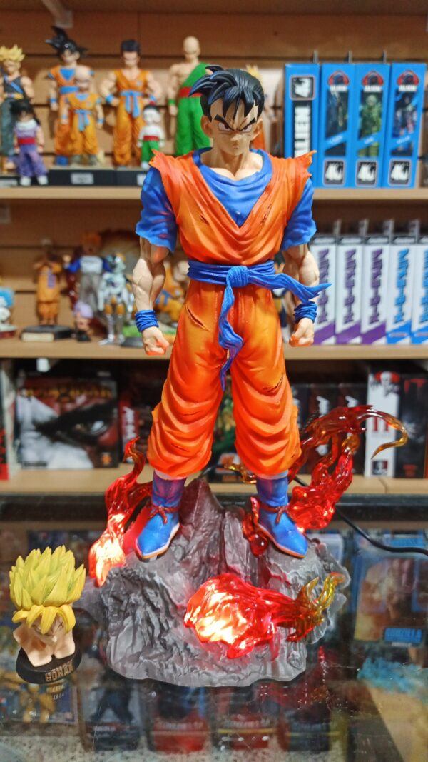 Gohan el orgullo de los guerreros 
Dragón Ball Z 260/12.5
Tamaño:30cm
Viene con su cable y cabeza