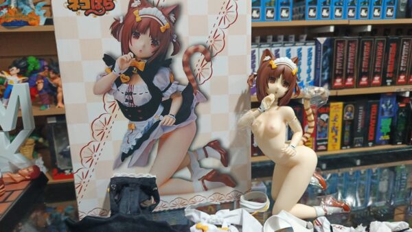 Chocolate cat 925/12.5
Maid 
Tamaño:35cm
Precio:222mil
Está echo de silicona menos cara y las manos