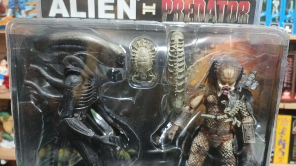 Aliens VS depredador 450/12.5
con sus casco 🪖 de guerra