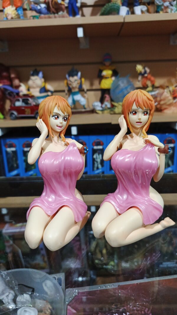 Nami X2 220
One Piece
Tamaño:15cm
