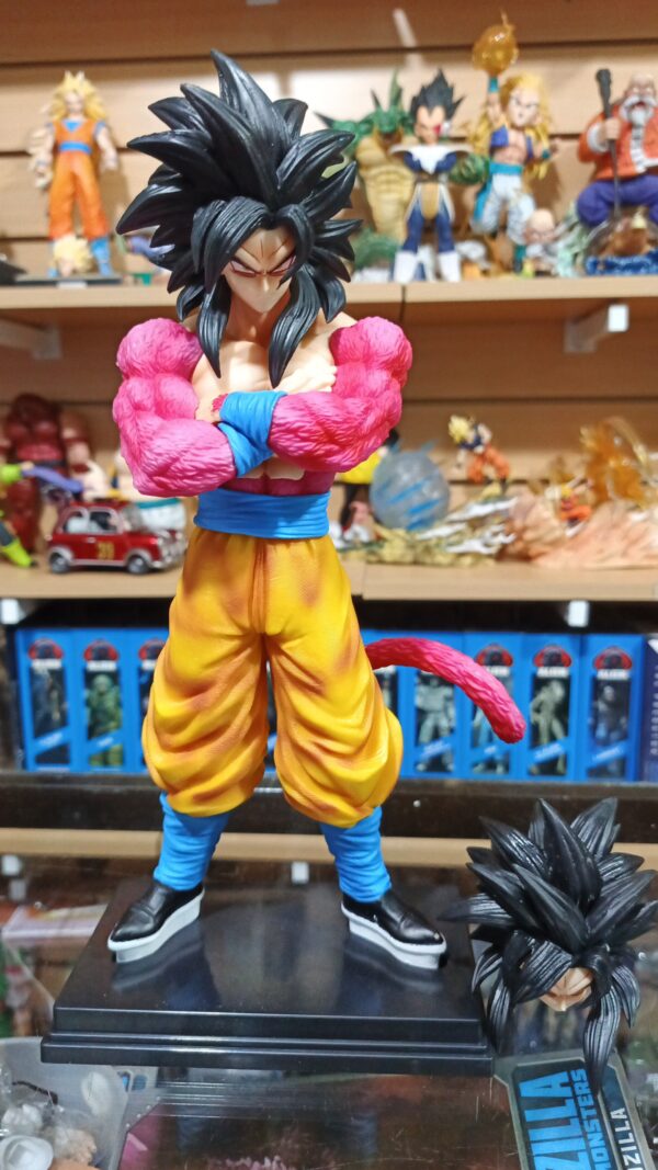 Goku ssj4  face 4 
Dragón Ball GT
Tamaño;31cm
Cabeza intercambiables