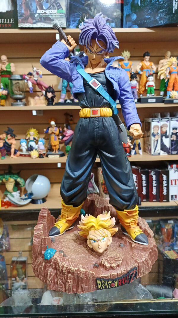 Trunks 
Dragón Ball Z 
Tamaño:47cm