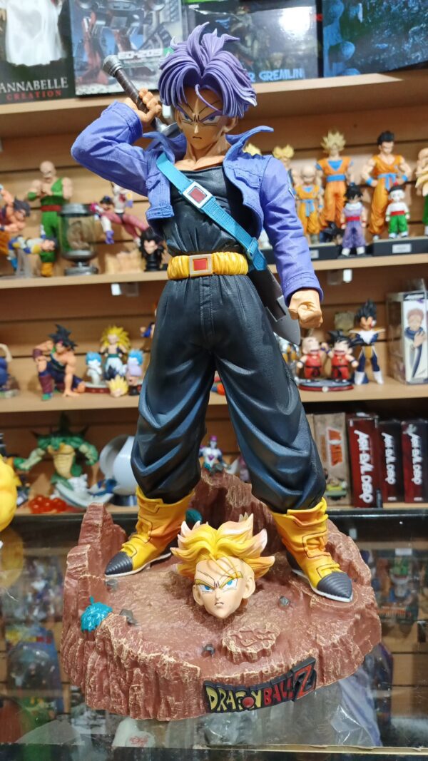Trunks 
Dragón Ball Z 
Tamaño:47cm