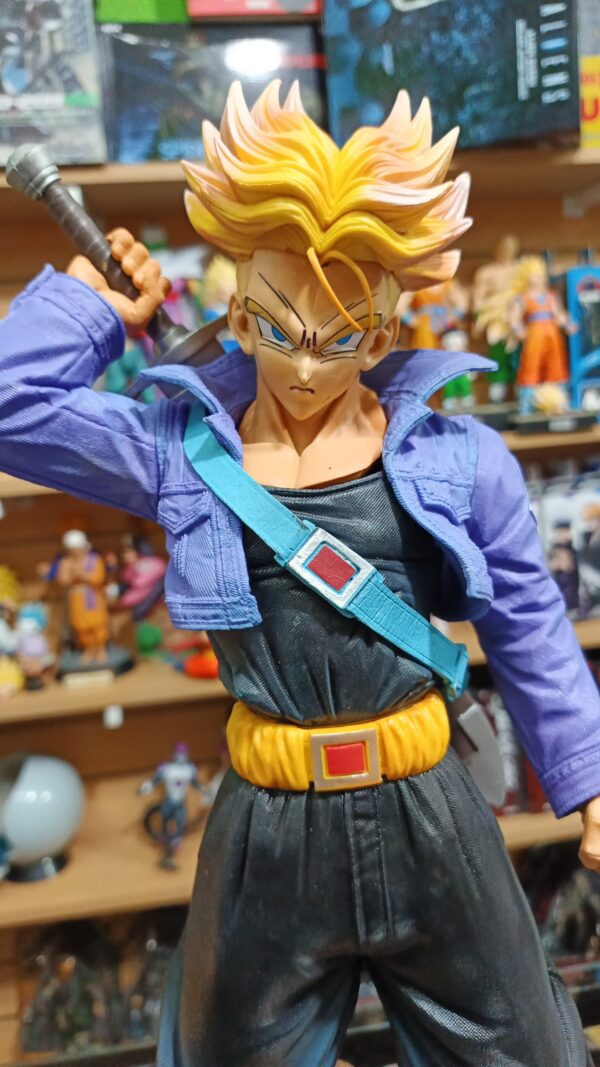 Trunks 
Dragón Ball Z 
Tamaño:47cm