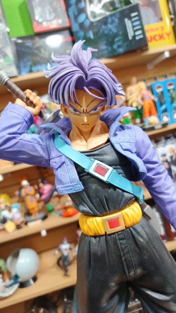 Trunks 
Dragón Ball Z 
Tamaño:47cm