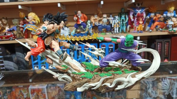 Picolo Goku VS raditz 243
Dragón Ball Z
17 cm altura 
35 cm ancho