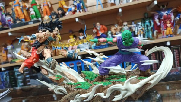 Picolo Goku VS raditz 243
Dragón Ball Z
17 cm altura 
35 cm ancho