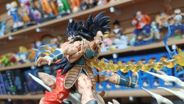 Picolo Goku VS raditz 243
Dragón Ball Z
17 cm altura 
35 cm ancho