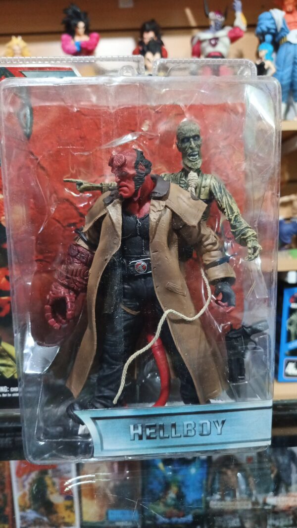 Hellboy y Iván el esqueleto 243
Hellboy 
Tamaño:19cm hellboy 10cm Iván