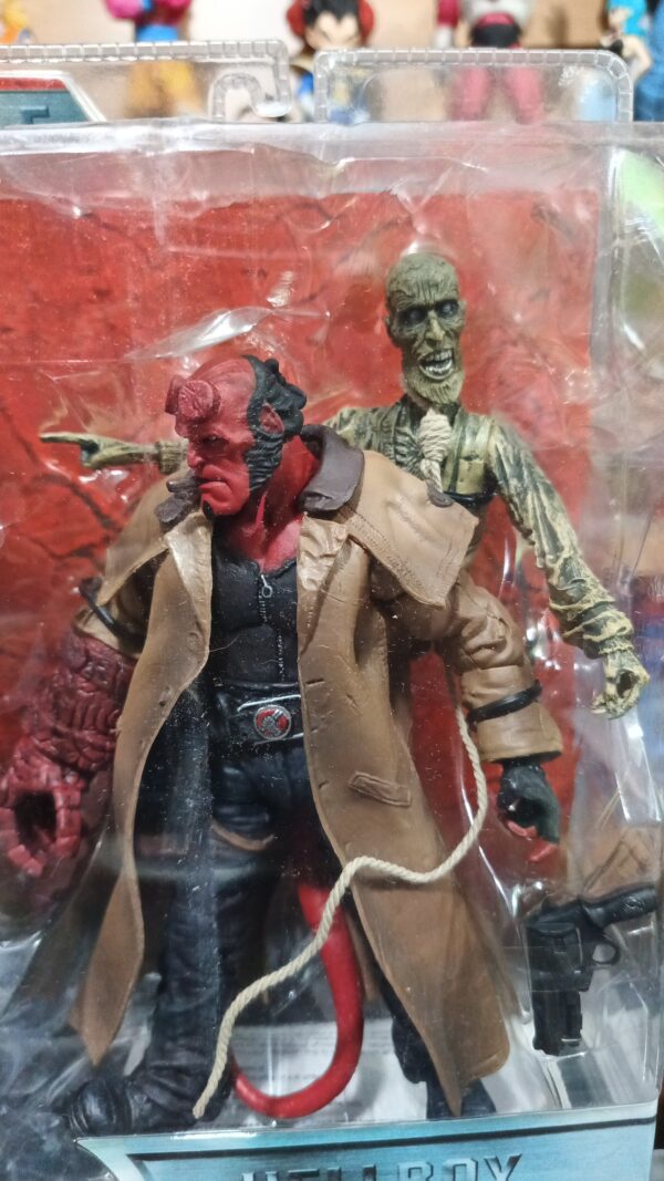 Hellboy y Iván el esqueleto 243
Hellboy 
Tamaño:19cm hellboy 10cm Iván