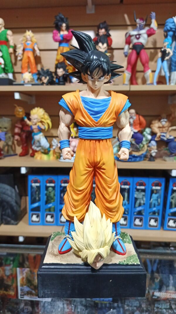 Goku cabeza intercambiables 160
Dragón Ball Z 
Tamaño:34cm