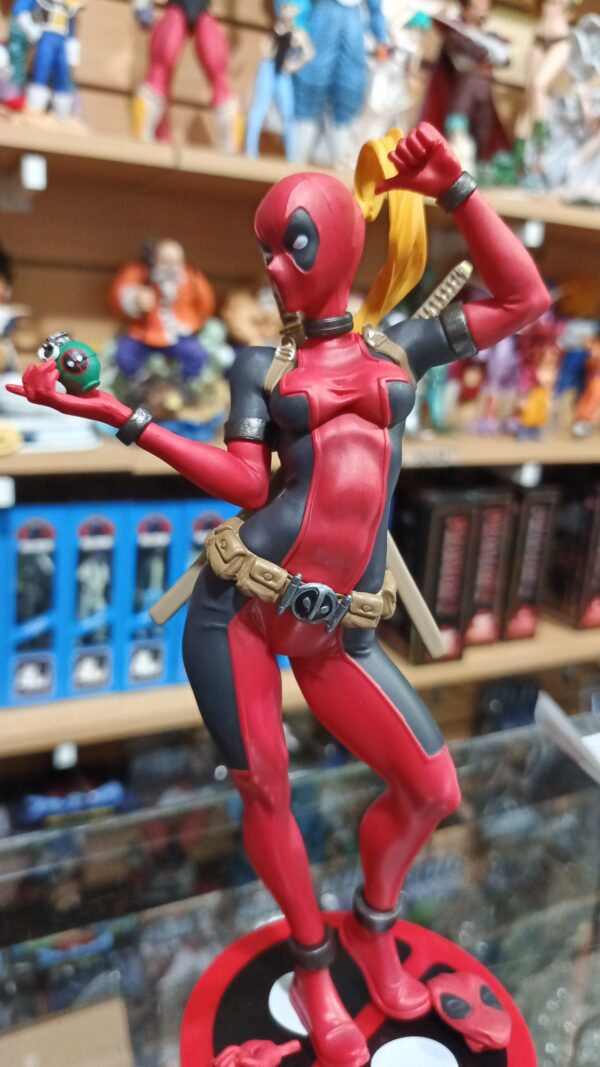 Lady deadpool 120
Tamaño:24cm
Precio:50mil